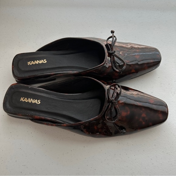 KAANAS Woman Size 9 Black Red Animal Print Flat SLIDES SLIP Shoes Casual Sandal - Picture 2 of 10